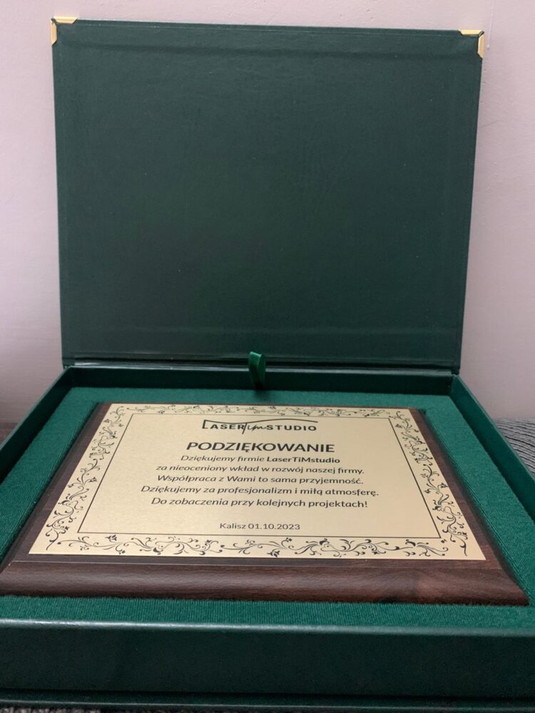 Podziękowanie/dyplom/certyfikat na podkładzie drewnianym w reprezentacyjnym opakowaniu. Grawerowanie laserowe. ZIELONY/ZŁOTY - obrazek 3