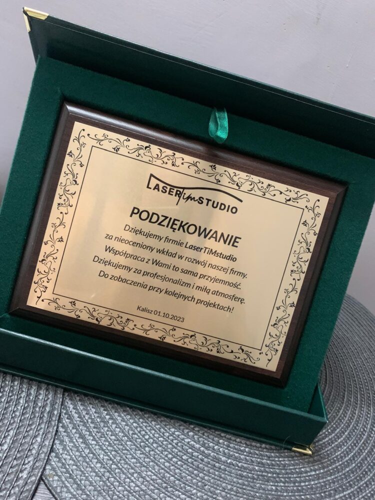 Podziękowanie/dyplom/certyfikat na podkładzie drewnianym w reprezentacyjnym opakowaniu. Grawerowanie laserowe. ZIELONY/ZŁOTY - obrazek 4