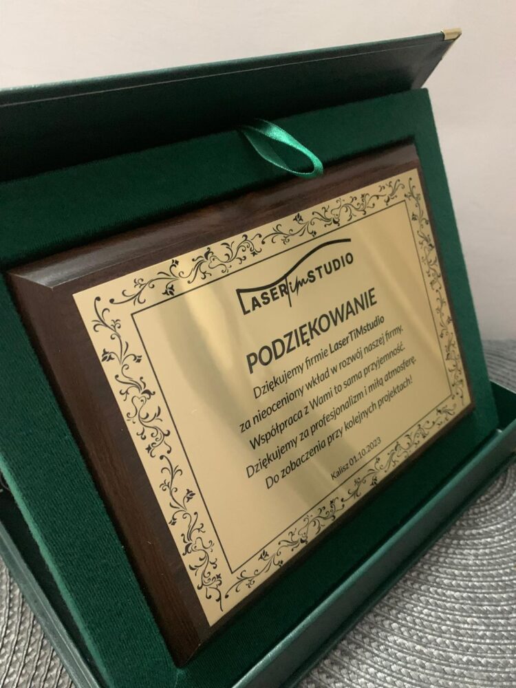 Podziękowanie/dyplom/certyfikat na podkładzie drewnianym w reprezentacyjnym opakowaniu. Grawerowanie laserowe. ZIELONY/ZŁOTY - obrazek 2