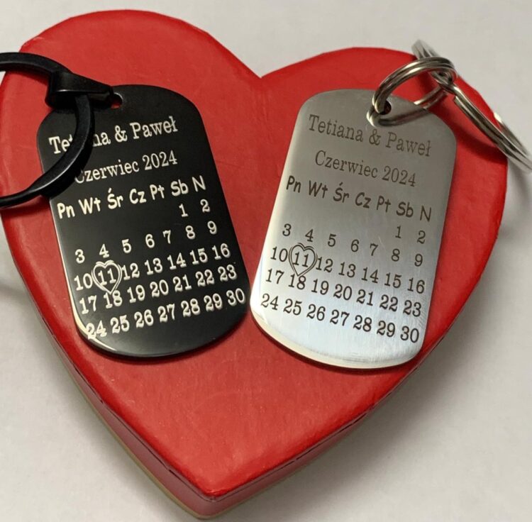Parne metalowe breloki dla zakochanych. 2 szt. Kalendarz. Personalizacja! - obrazek 4