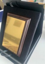 Podziękowanie/dyplom/certyfikat na podkładzie drewnianym w reprezentacyjnym opakowaniu. Grawerowanie laserowe. CZARNY/ZŁOTO - obrazek 3