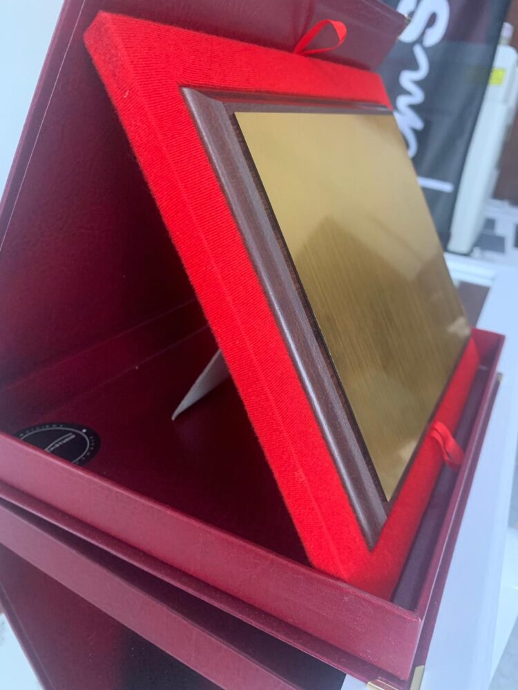 Podziękowanie/dyplom/certyfikat na podkładzie drewnianym w reprezentacyjnym opakowaniu! Personalizacja! CZERWONY/ZŁOTY - obrazek 5