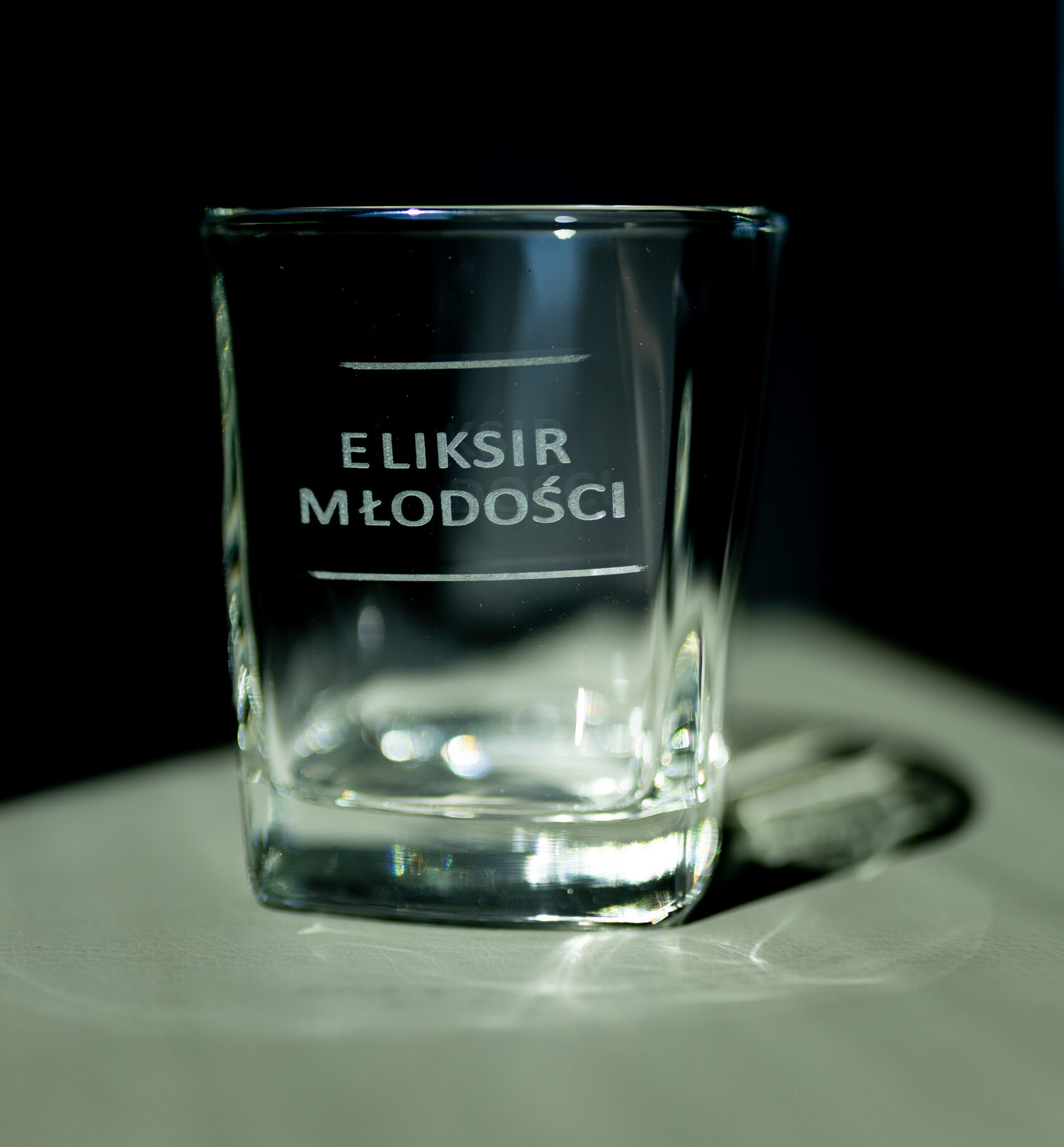 642A7249 Grawerowana szklanka do whiskey/drinków „ELIKSIR MŁODOŚCI”. Grawerowanie laserowe! - obrazek 1