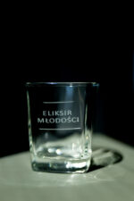 Grawerowana szklanka do whiskey/drinków „ELIKSIR MŁODOŚCI”. Grawerowanie laserowe! - obrazek 3