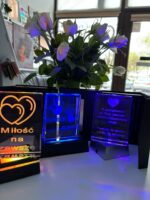 Zestaw "Dłonie" - Elegancki Kryształ K9 z grawerowaniem laserowym + lampka LED. Personalizacja! - obrazek 3
