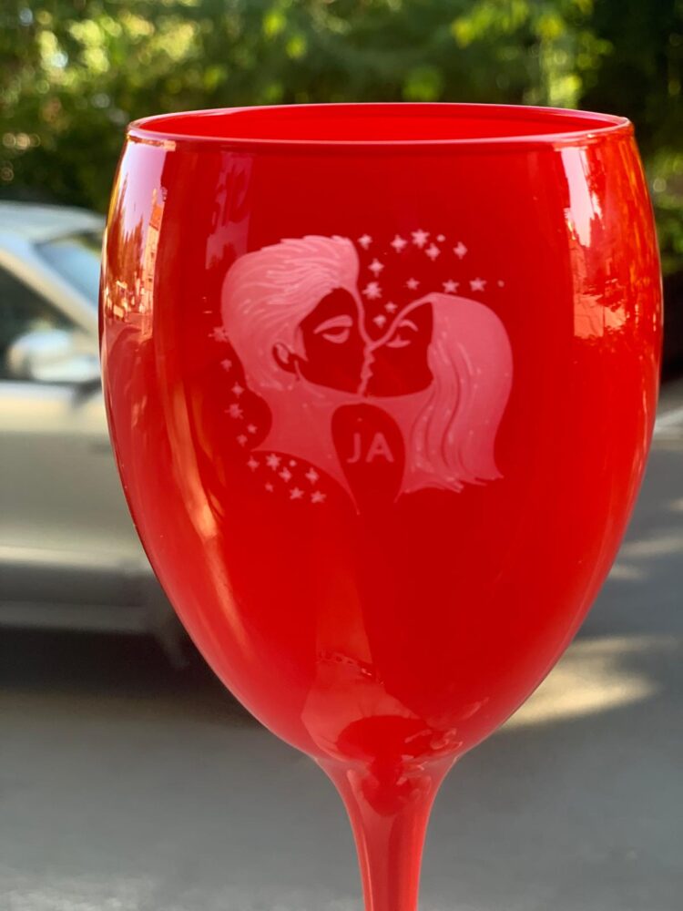 „Black & Red Love" – Zestaw 2 Kieliszków z Personalizowanym Grawerem! - obrazek 2