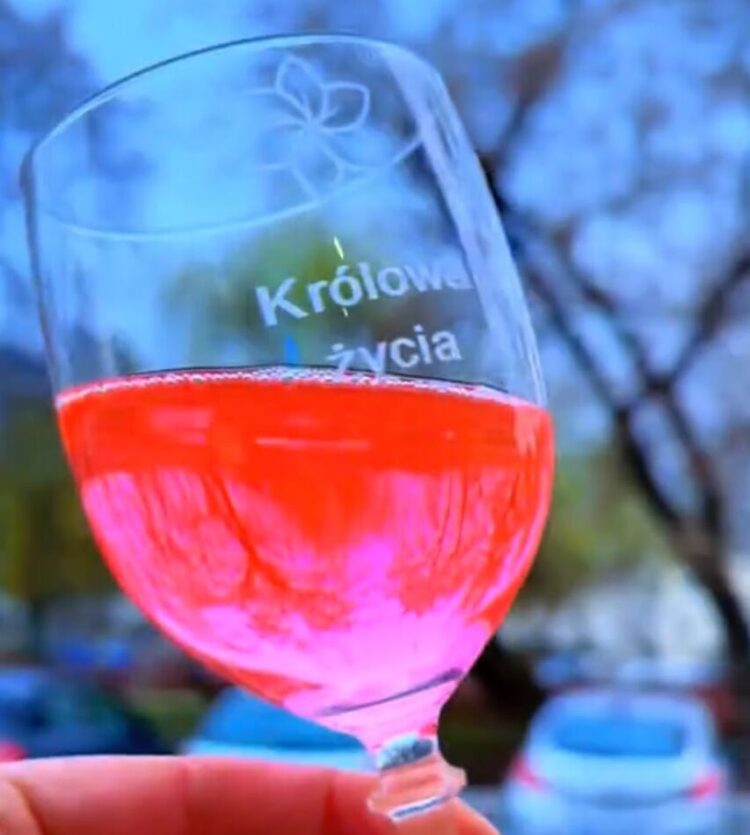 Kieliszek do Wina z grawerem „Królowa życia". Personalizacja! - obrazek 3